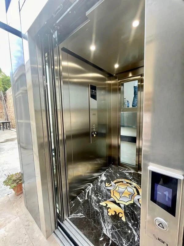 Sacro Cuor Ban Club Lift